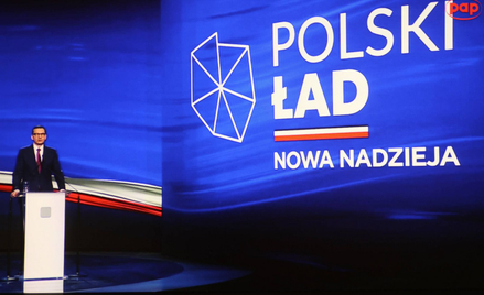 Premier Mateusz Morawiecki uczestniczy w transmitowanej prezentacji programu Prawa i Sprawiedliwości