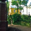 Świętobrość. Na pierwszym planie nagrobek rodziny Syruciów
