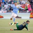 Finał ligi MLS. Jesus Medina (New York City FC) przeskakuje nad Cristhianem Paredesem z Portland Tim