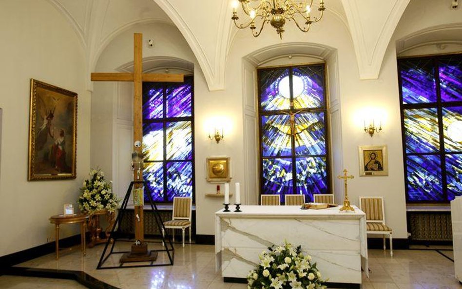 Krzyż jeszcze w Kaplicy Prezydenckiej