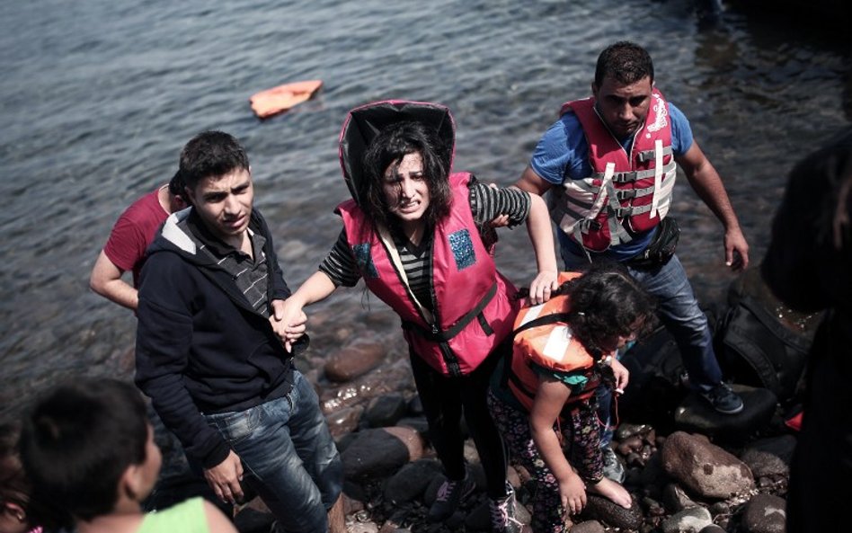 Zyski z przerzutu imigrantów do Europy są większe niż z przemytu broni czy narkotyków do Unii