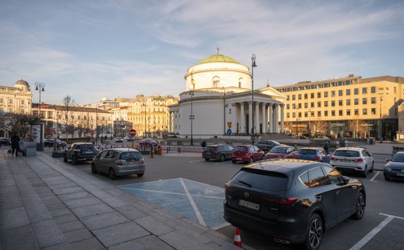 Zamiast aut, wokół Placu Trzech Krzyży pojawi się więcej zieleni