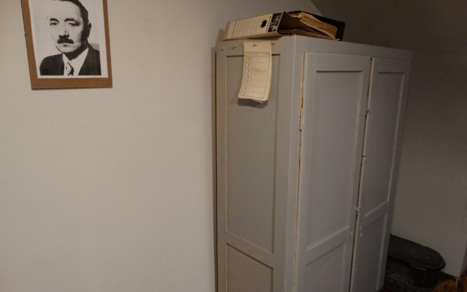 Rekonstrukcja sali przesłuchań UB