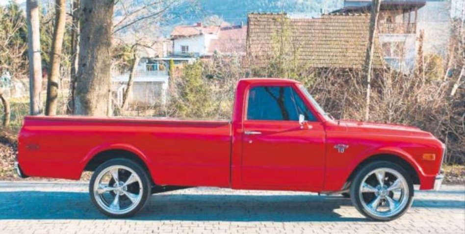 Ten klasyk łączy tradycję z nowoczesnością. Zbudowano go na pneumatycznym, trzystopniowym zawieszeni