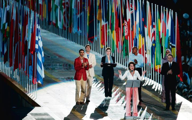 Gianna Angelopoulos-Daskalaki podczas ceremonii rozpoczęcia igrzysk olimpijskich w Atenach. Jej małż