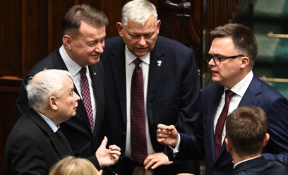 Jarosław Kaczyński i politycy PiS w rozmowie z Szymonem Hołownią w Sejmie