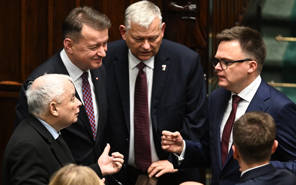 Jarosław Kaczyński i politycy PiS w rozmowie z Szymonem Hołownią w Sejmie