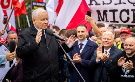 Formacja Jarosława Kaczyńskiego powoli odbudowuje poparcie