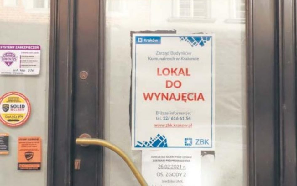 Opustoszałe lokale straszą przy wielu ulicach. Spowodowany pandemią kryzys uderzył w najróżniejsze b