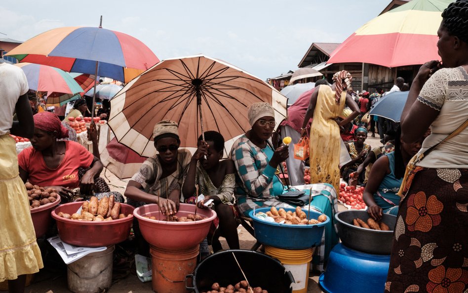 Targ żywności w miescie Kabezi w Burundi