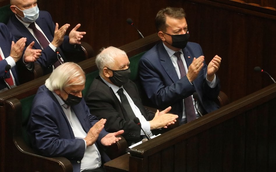 Ryszard Terlecki, Jarosław Kaczyński i Mariusz Błaszczak podczas obrad Sejmu