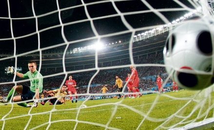 Xavi Hernandez strzela pierwszą bramkę