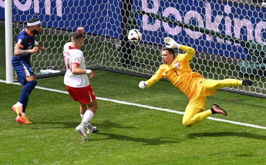 Wojciech Szczęsny został kapitanem po zejściu z boiska Zielińskiego