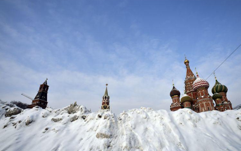 Moskiewskie lotniska znów pod śniegiem