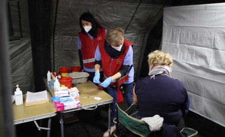 Zmarły 493  osoby. Liczba ofiar Covid-19 przekroczyła 100 tysięcy