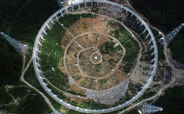 Tak wygląda radioteleskop FAST podczas budowy. Zdjęcie z połowy 2015 roku