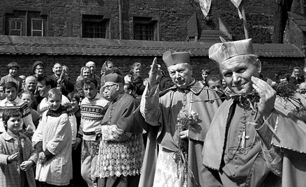 Proces beatyfikacyjny kard. Stefana Wyszyńskiego rozpoczął się 20 maja 1989 r. Na zdjęciu podczas pr