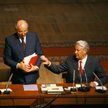 Borys Jelcyn (pierwszy z prawej) toczył z Michaiłem Gorbaczowem (w środku) nieformalną walkę o Kreml