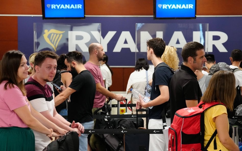 Rządowi Hiszpanii nie podoba się szantarz irlandzkiego przewoźnika, ale musi z nim negocjować