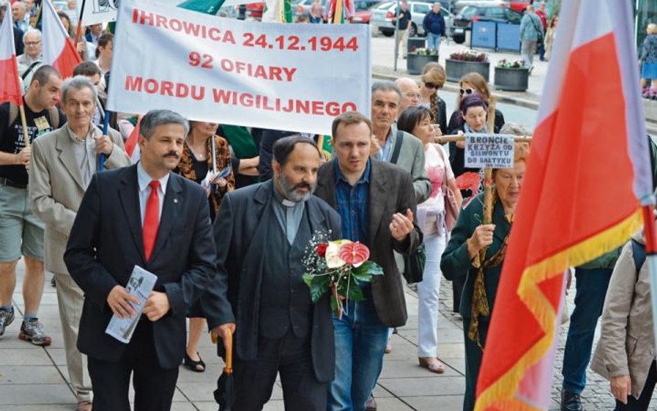 Pamiętać o ofiarach zbrodni UPA. Marsz sprzed trzech lat w Warszawie, jedna z licznych demonstracji,