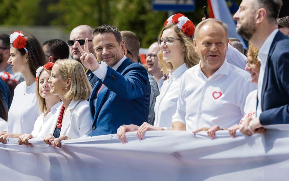 Donald Tusk pojawiał się w kampanii Rafała Trzaskowskiego i wywoływał negatywne emocje wśród wielu w