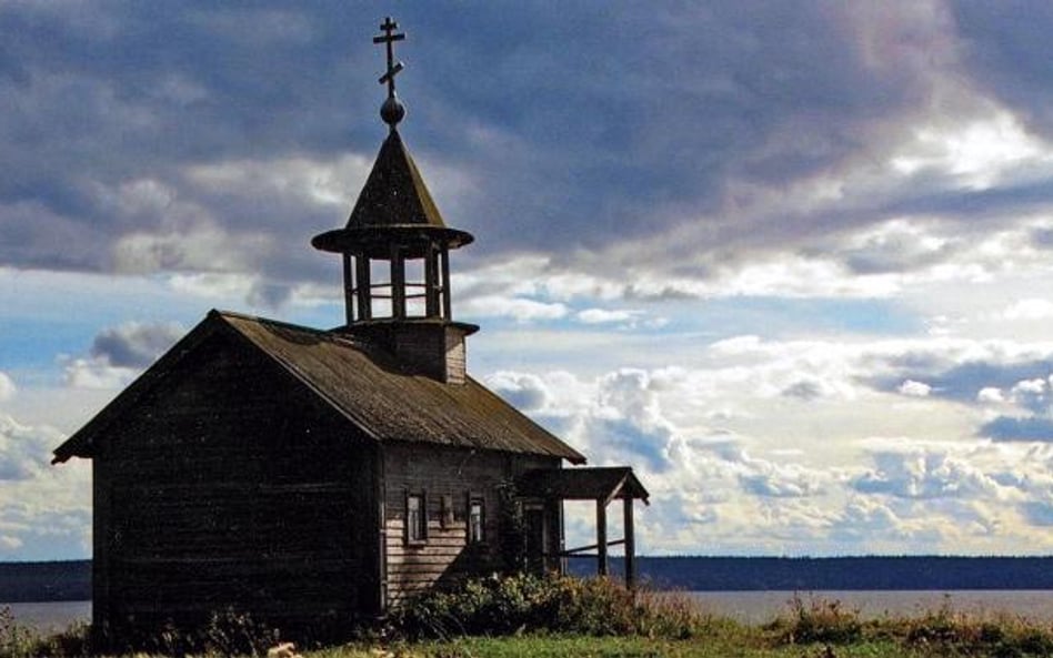 Czasownia (kaplica) nad jeziorem Onega. Przed rewolucją październikową monastery i biskupstwa posiad