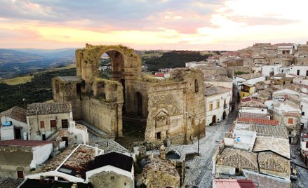 Opuszczony kościół z XV wieku zmieni się w salę koncertową