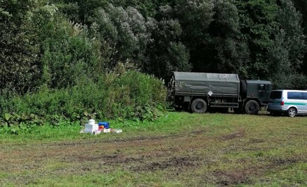 Uchodźcy na granicy Polski z Białorusią w pobliżu wsi Usnarz Górny