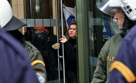 Policja usiłowała nie dopuścić protestujących, chcących wtargnąć do budynku Ministerstwa Rozwoju w A