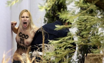 Aktywistka Femenu podczas zatrzymania
