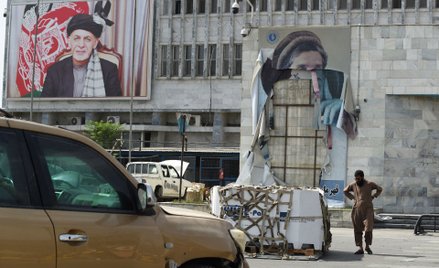 Kabul, po lewej stronie widać plakat przedstawiający prezydenta Aszrafa Ghaniego