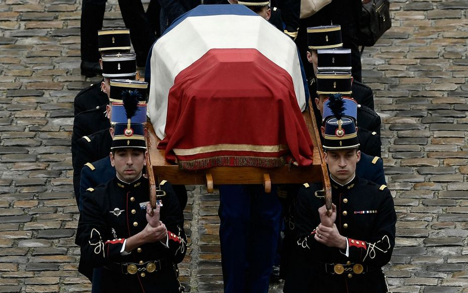 Francja pożegnała bohaterskiego policjanta. Tłumy na pogrzebie