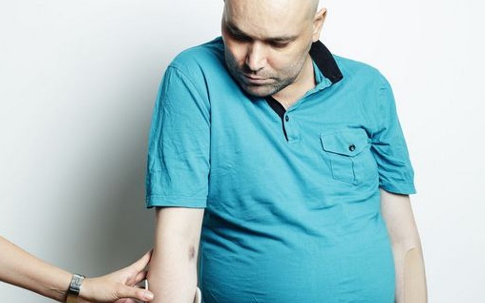 1. miejsce - Darek Golik. Tomasz Kalita podczas sesji do wywiadu, skrajnie wyczerpany chorobą, posta