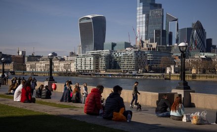 Lordowie o City: lepsza splendid isolation