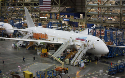 Boeing traci z powodu problemów z dreamlinerami