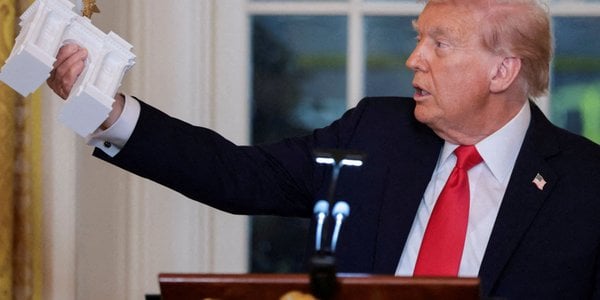 Donald Trump buduje sobie pomnik i przebudowuje Biały Dom. „Koszmar pozłacanego rokoka”