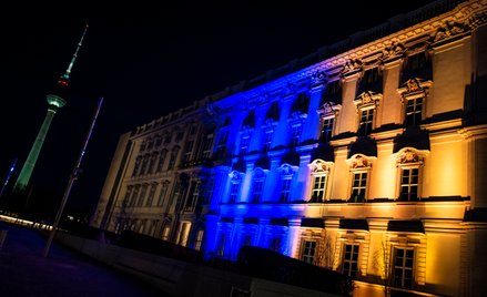 Humboldt Forum w Berlinie w kolorach flagi Ukrainy