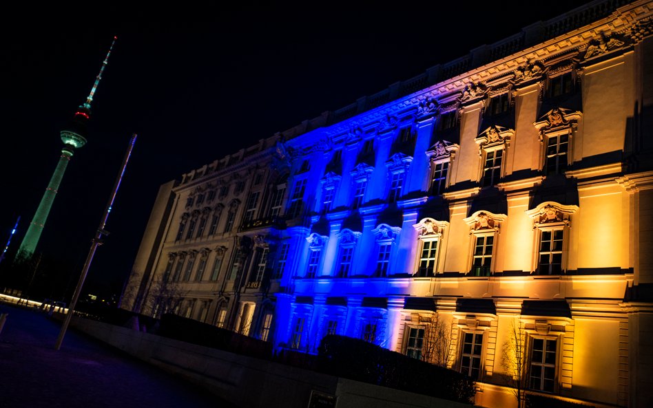 Humboldt Forum w Berlinie w kolorach flagi Ukrainy