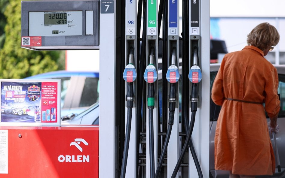 Wiemy, jakie ceny będą obowiązywać na stacjach benzynowych w weekend, w który przypada Uroczystość W