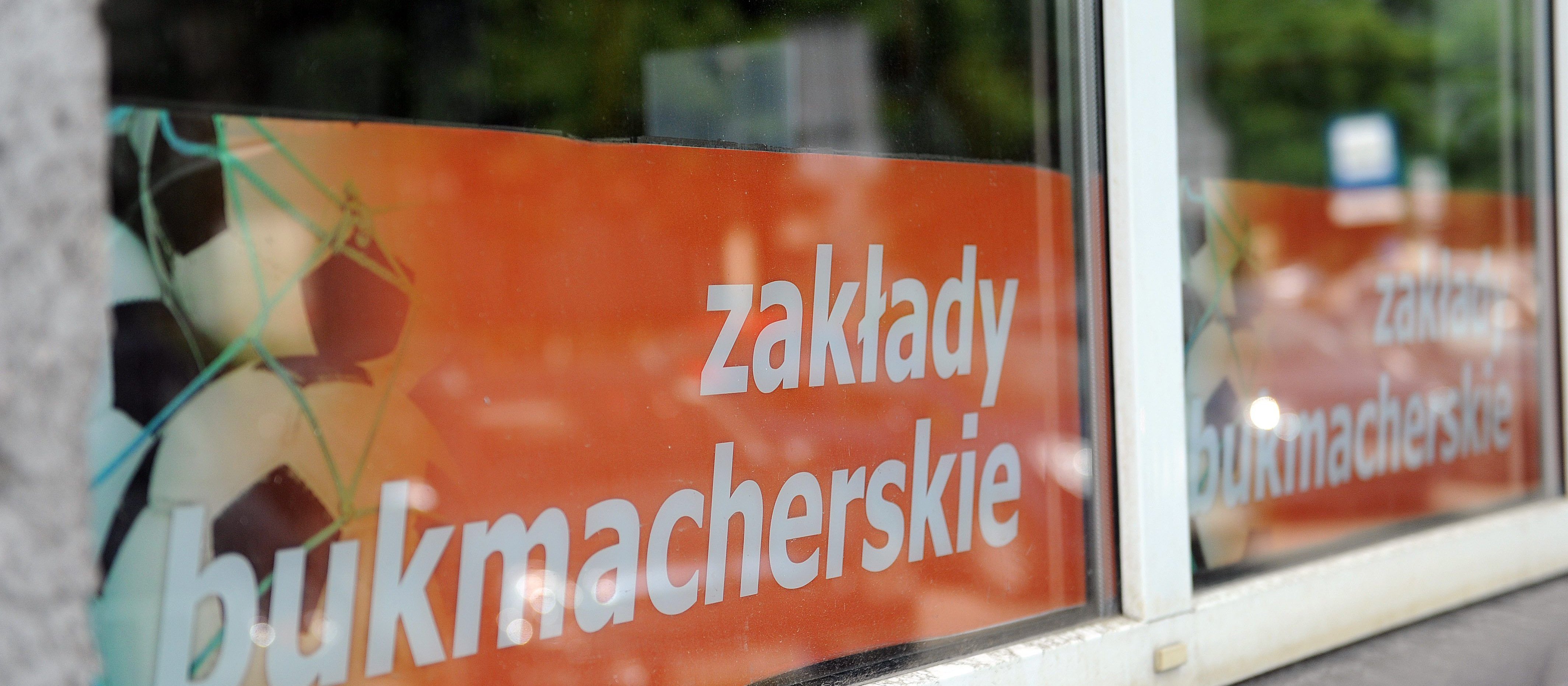 Prawidłowo obstawił wynik meczów, bukmacher anulował wygraną. Co orzekł sąd?