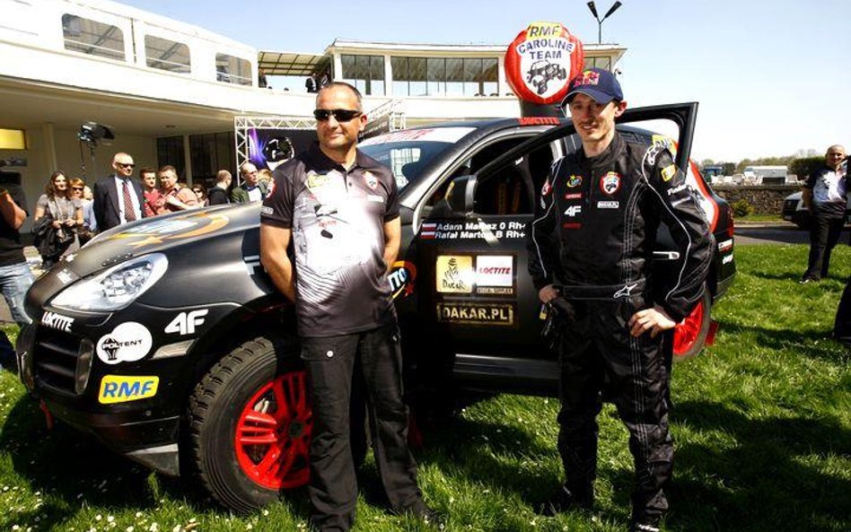 Porsche cayenne, którym w Rajdzie Dakar pojedzie załoga: Adam Małysz i jego pilot Rafał Marton (z le