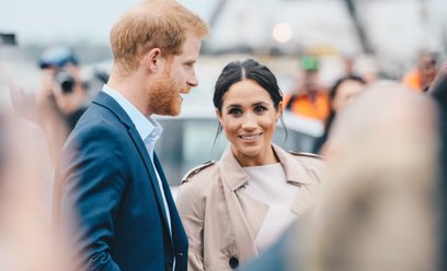 Książę Harry i Meghan Markle wraz z dziećmi mają w najbliższych tygodniach przeprowadzić się z Kalif