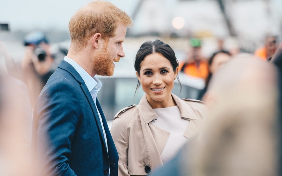 Książę Harry i Meghan Markle wraz z dziećmi mają w najbliższych tygodniach przeprowadzić się z Kalif