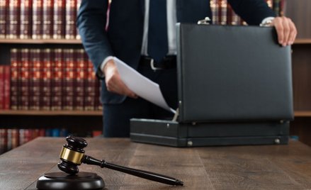 Zakladanie firmy: komornik jest przedsiębiorcą