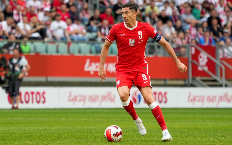 Robert Lewandowski podczas meczu reprezentacji Polski w Lidze Narodów z Walią