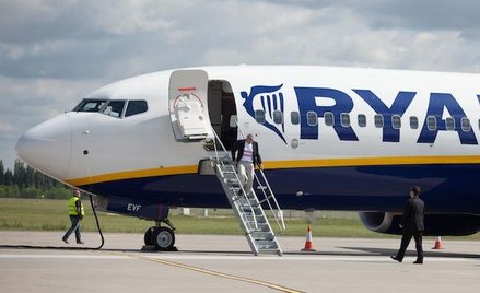 Samolot zawrócił do Modlina. Zderzył się z ptakiem