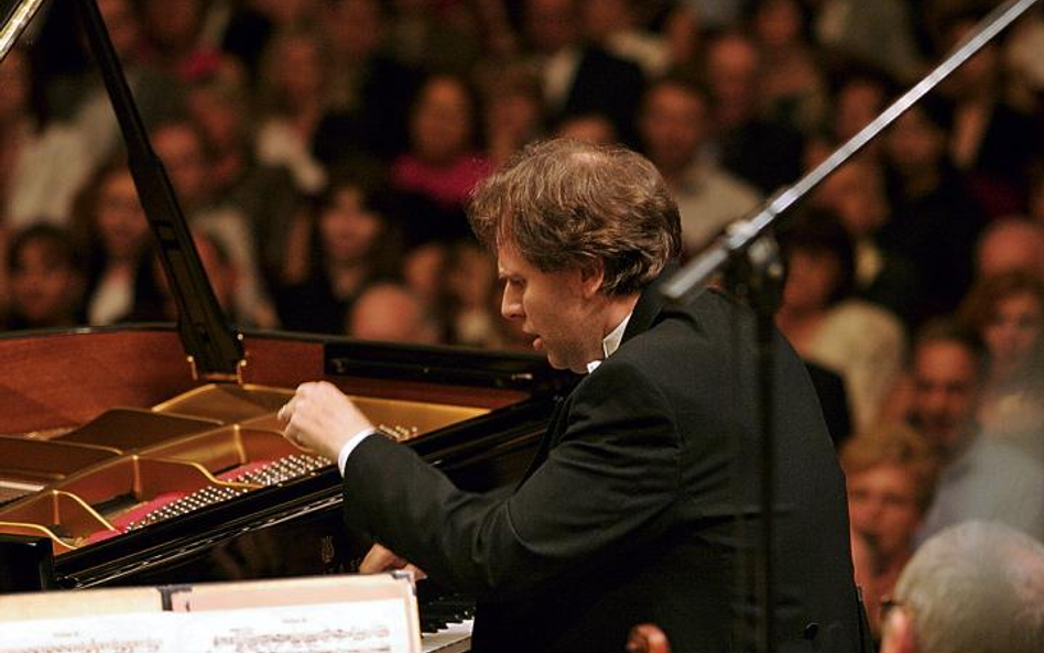 Kevin Kenner, wykonawca utworów Paderewskiego na nowej płycie Opery i Filharmonii Podlaskiej