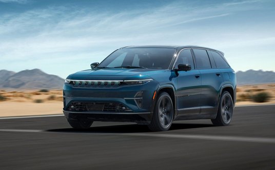 Początkowo Jeep Wagoneer S miał być oferowany wyłącznie w wersji elektrycznej. Finalnie zostanie zao