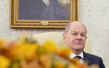 Joe Biden i Olaf Scholz zamknęli się w piątek na godzinę w Gabinecie Owalnym