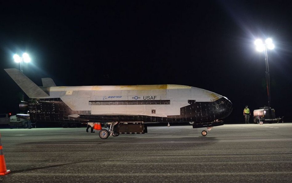 Tajemniczy X-37B wylądował po trwającej 780 dni misji na orbicie